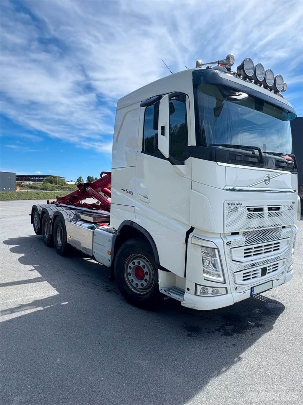 Volvo FH 540 8X4 Rol kiper kamioni s kukama za dizanje