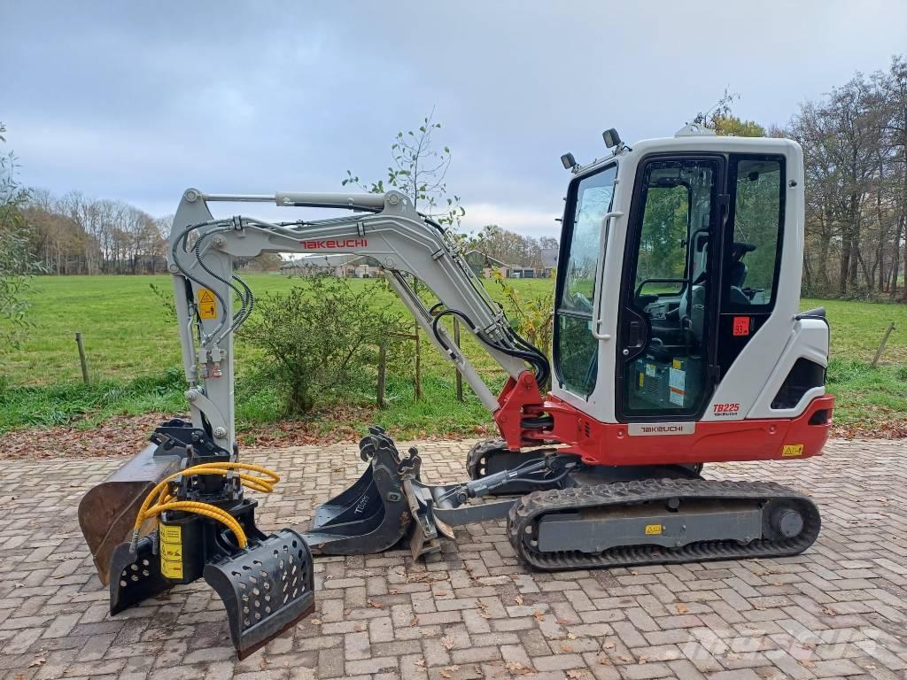 Takeuchi TB 225 Mini bageri <7t