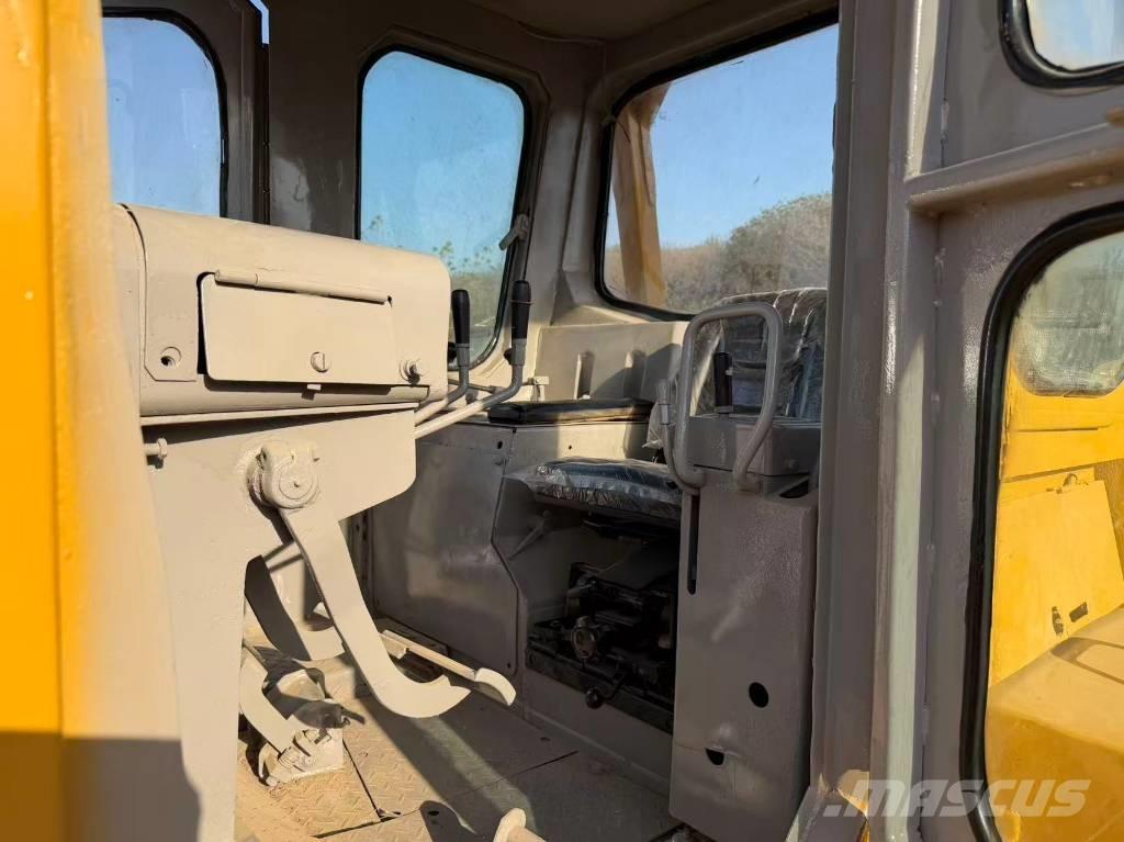 CAT D8K Buldožeri gusjeničari