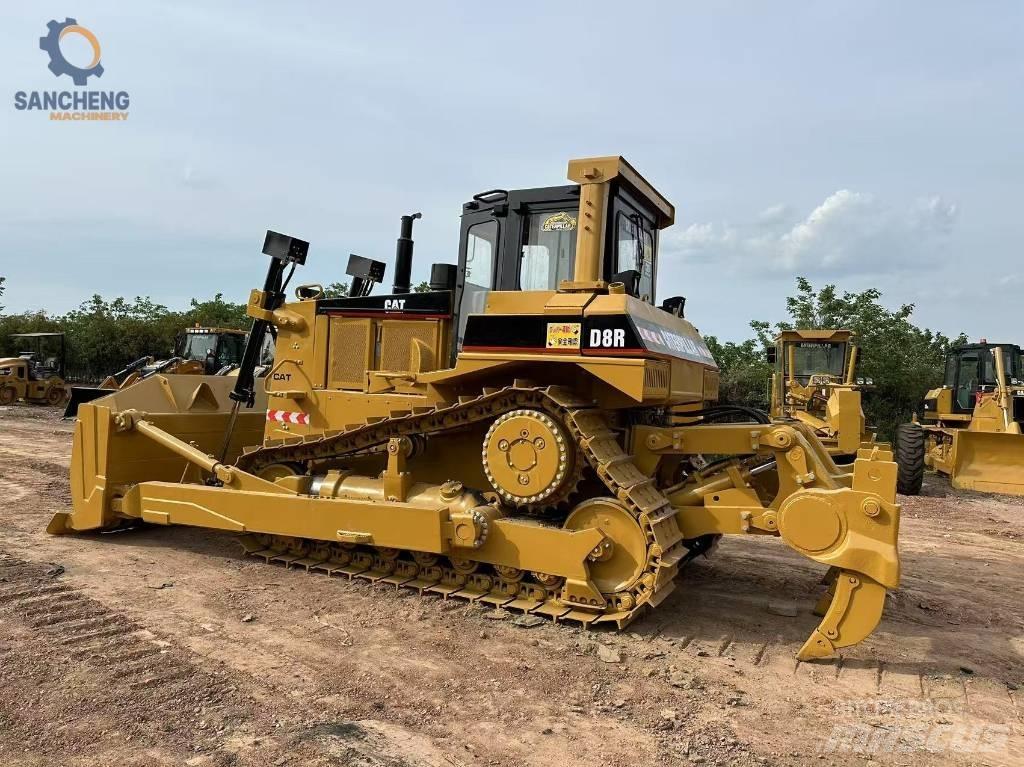 CAT D8R Buldožeri gusjeničari