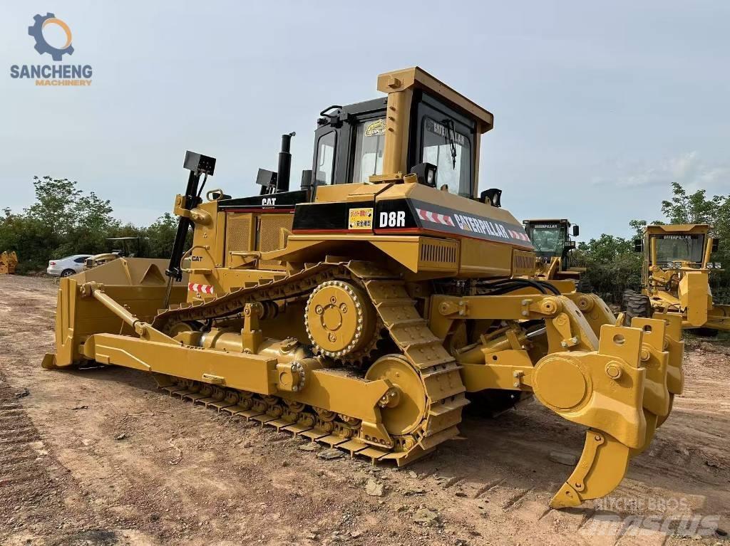 CAT D8R Buldožeri gusjeničari