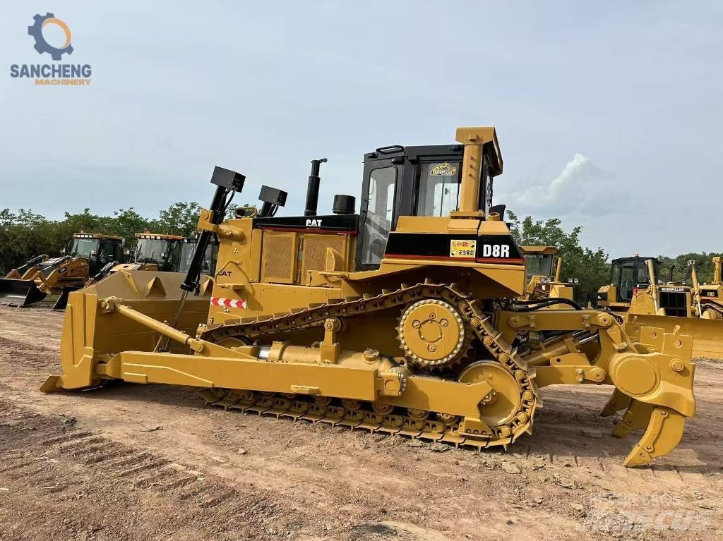 CAT D8R Buldožeri gusjeničari