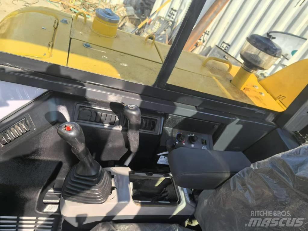 Komatsu PC 58 Bageri gusjeničari