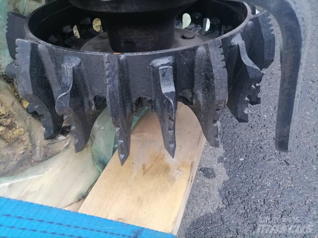 Komatsu C 124 Harversteri