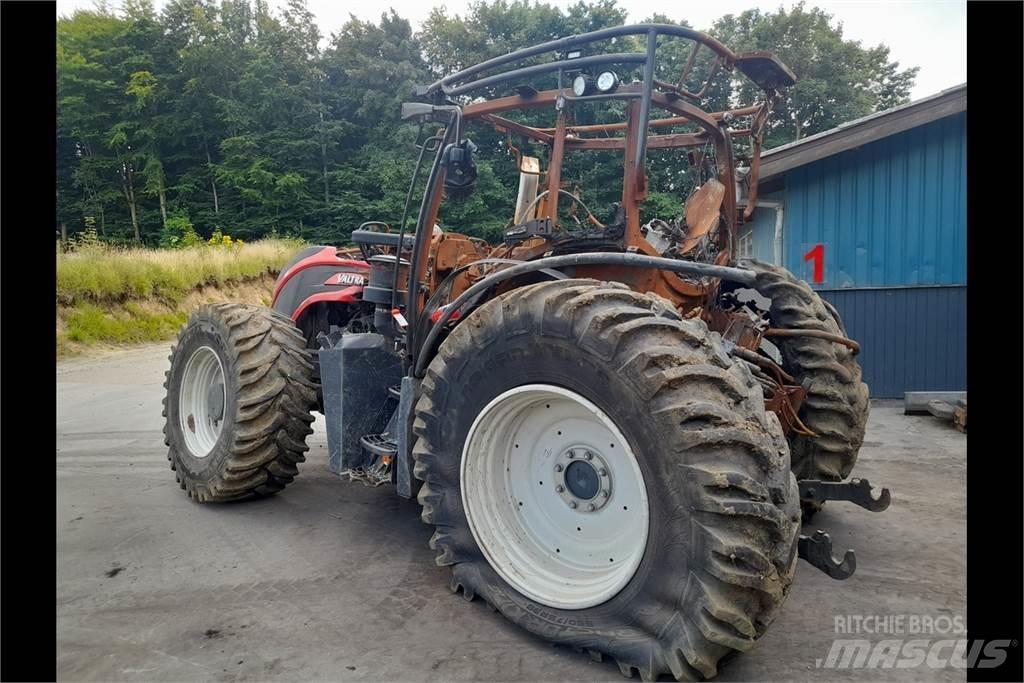 Valtra T254 Traktori