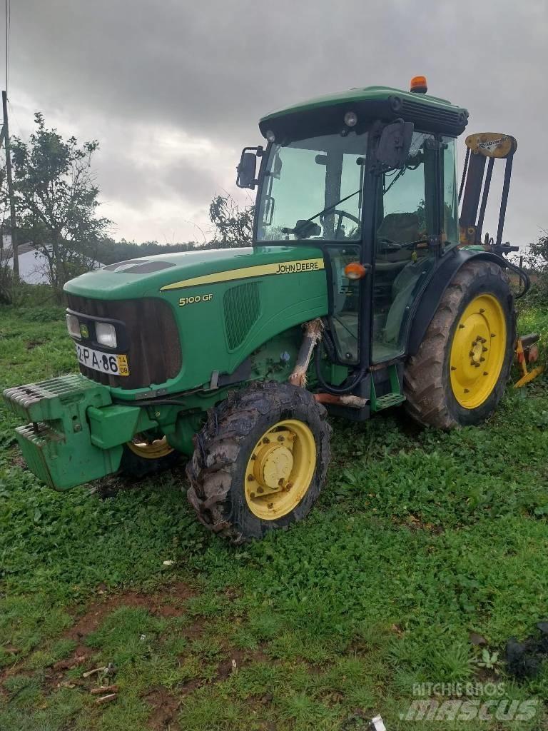 John Deere 5075 E Traktori