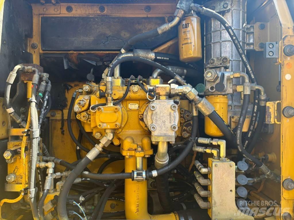 CAT 323 D L Bageri gusjeničari