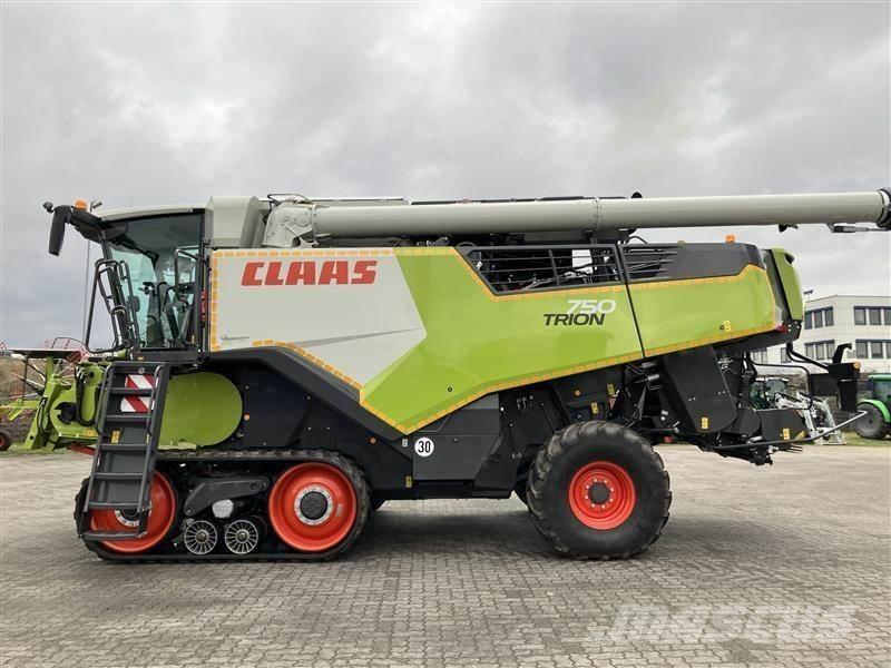 CLAAS TRION 750 TT Kombajni