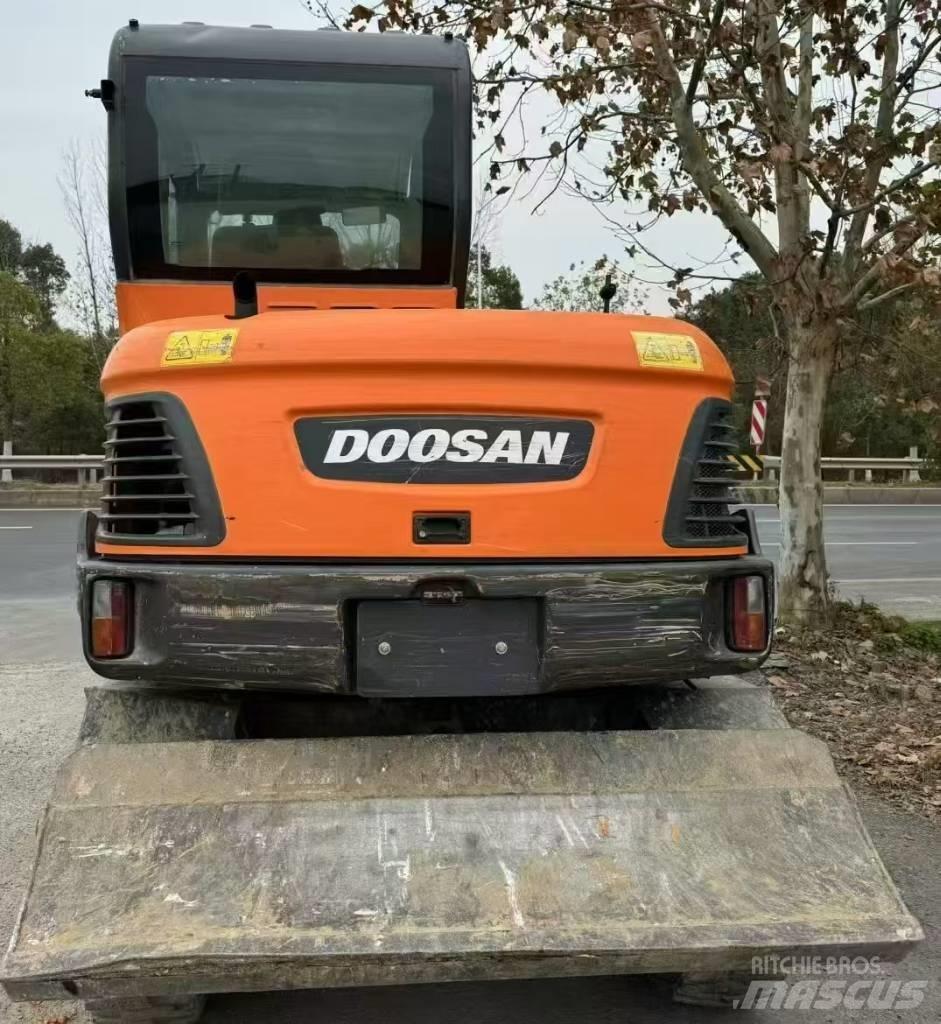 Doosan DX 60 Bageri na kotačima