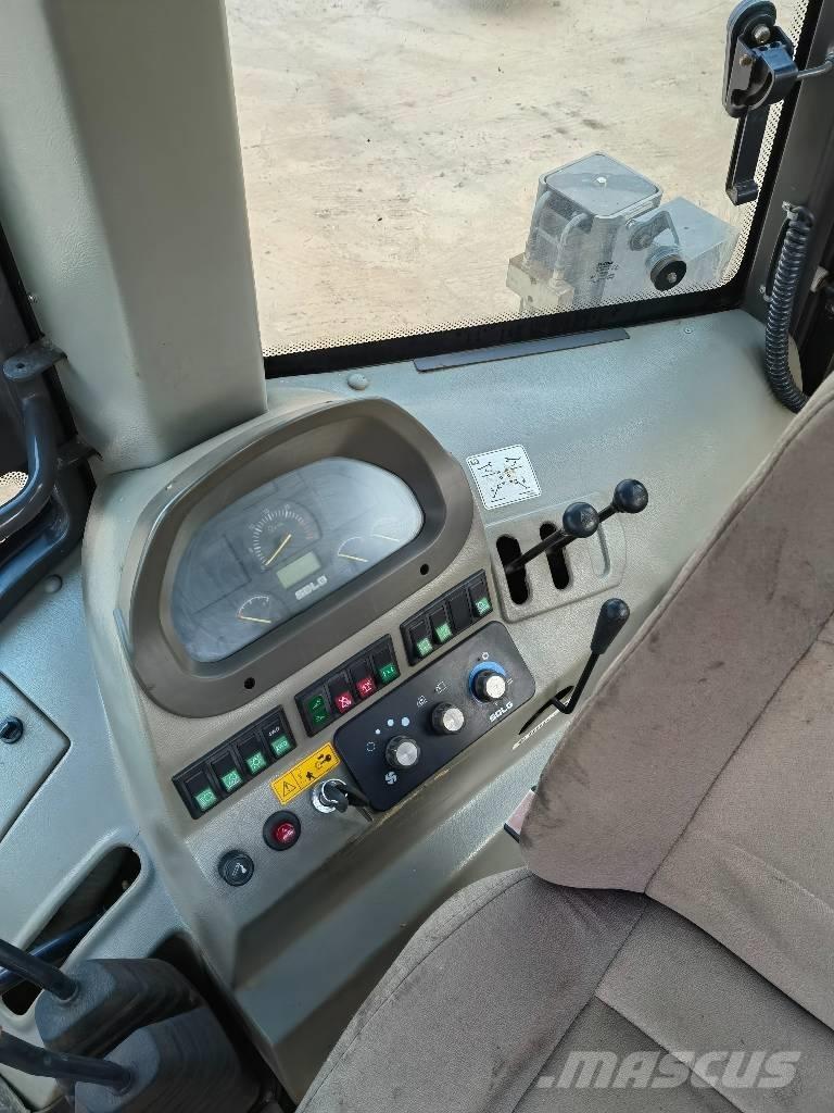 SDLG B877 Utovarni rovokopači
