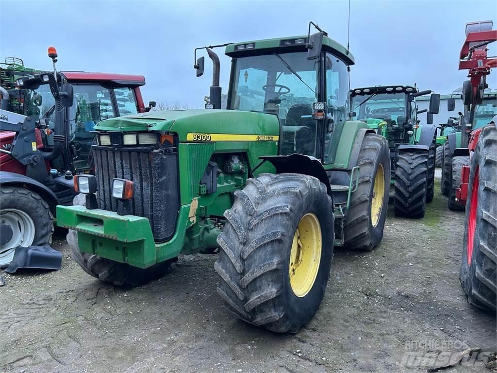 John Deere 8100 Traktori