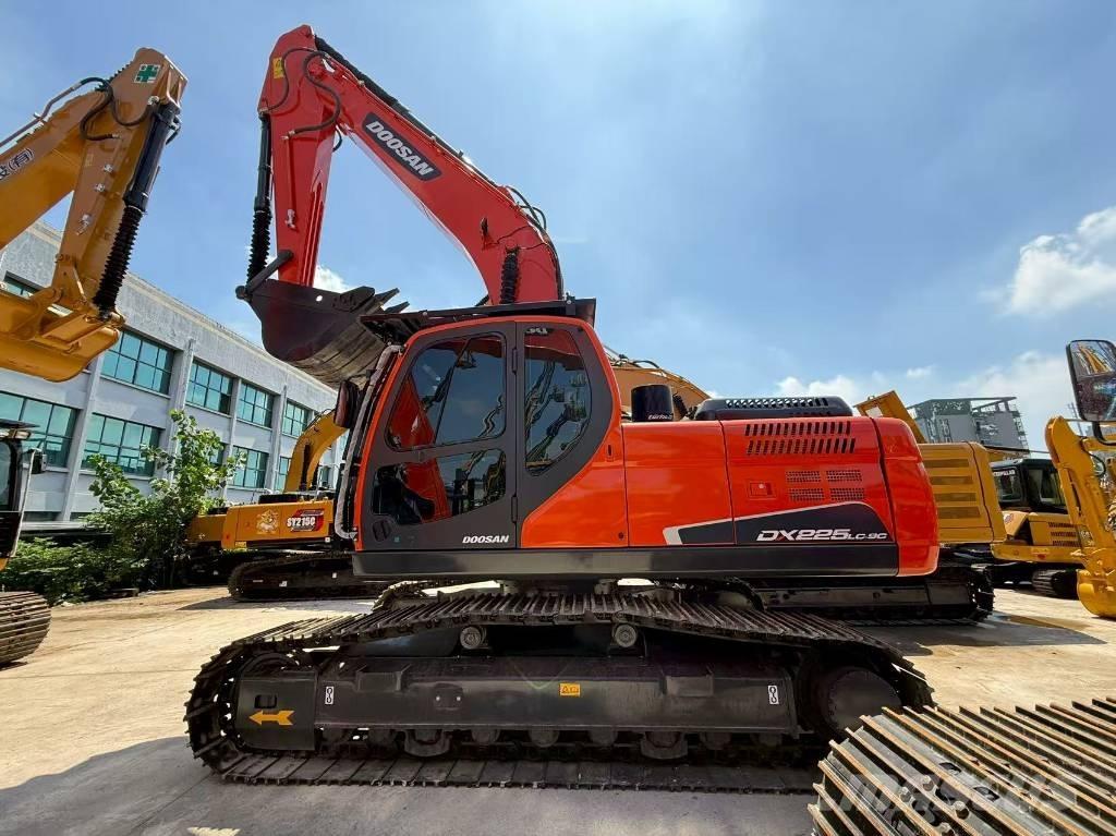 Doosan DX 225 Bageri gusjeničari