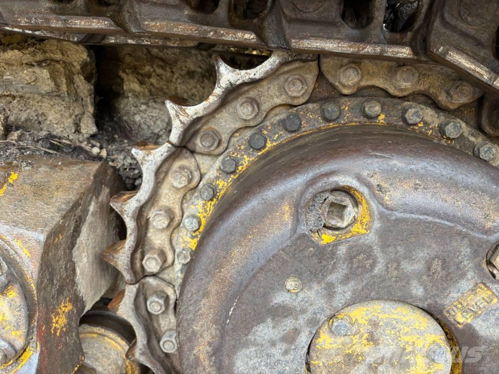 Komatsu D65PX-18 Buldožeri gusjeničari