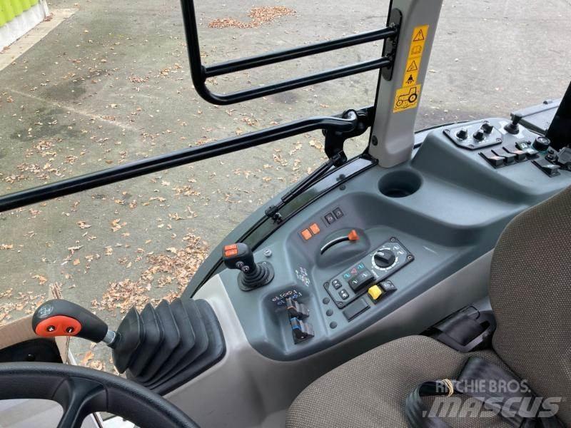 CLAAS NEXOS 260 L Traktori
