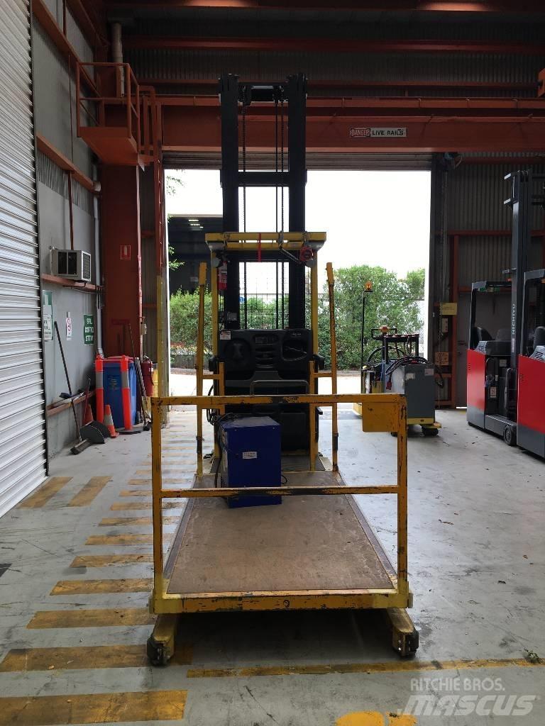 Hyster R30XMF3 Visokopodizni komisioni viličar