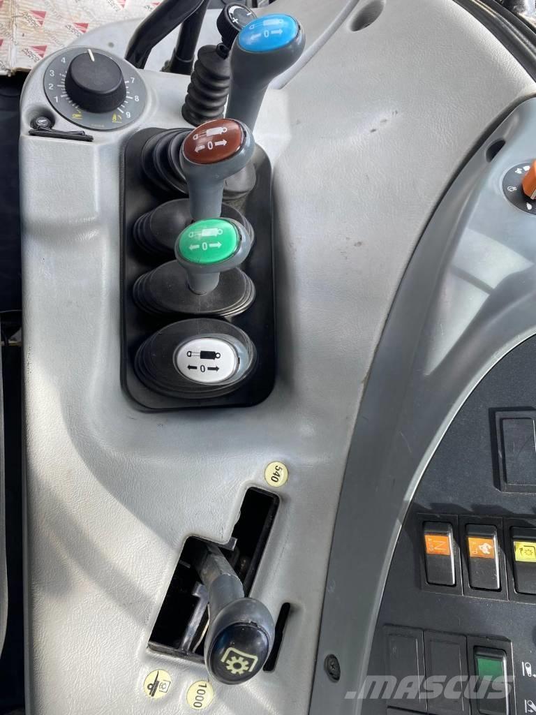 Valtra T 121 HT Traktori