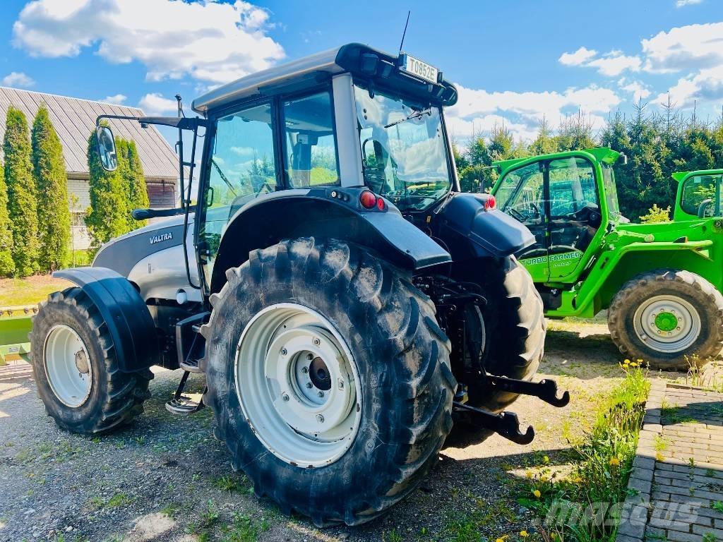 Valtra T 121 HT Traktori