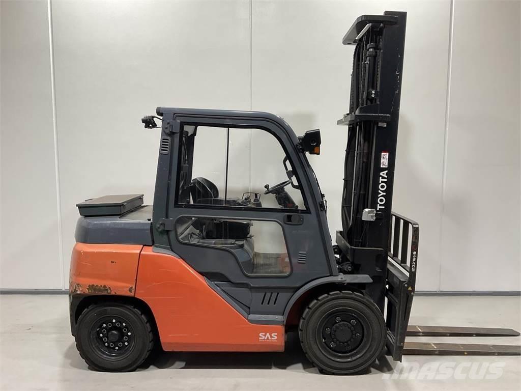 Toyota 40-8FD40N Dizelski viličari