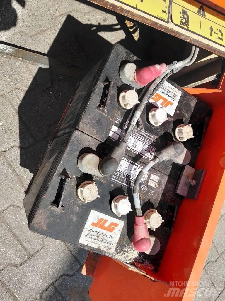 JLG 1230 ES Škaraste platforme