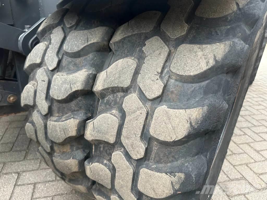 Doosan DX140W-5 Bageri na kotačima