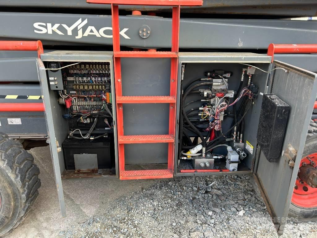 SkyJack SJ 8841 RT Škaraste platforme
