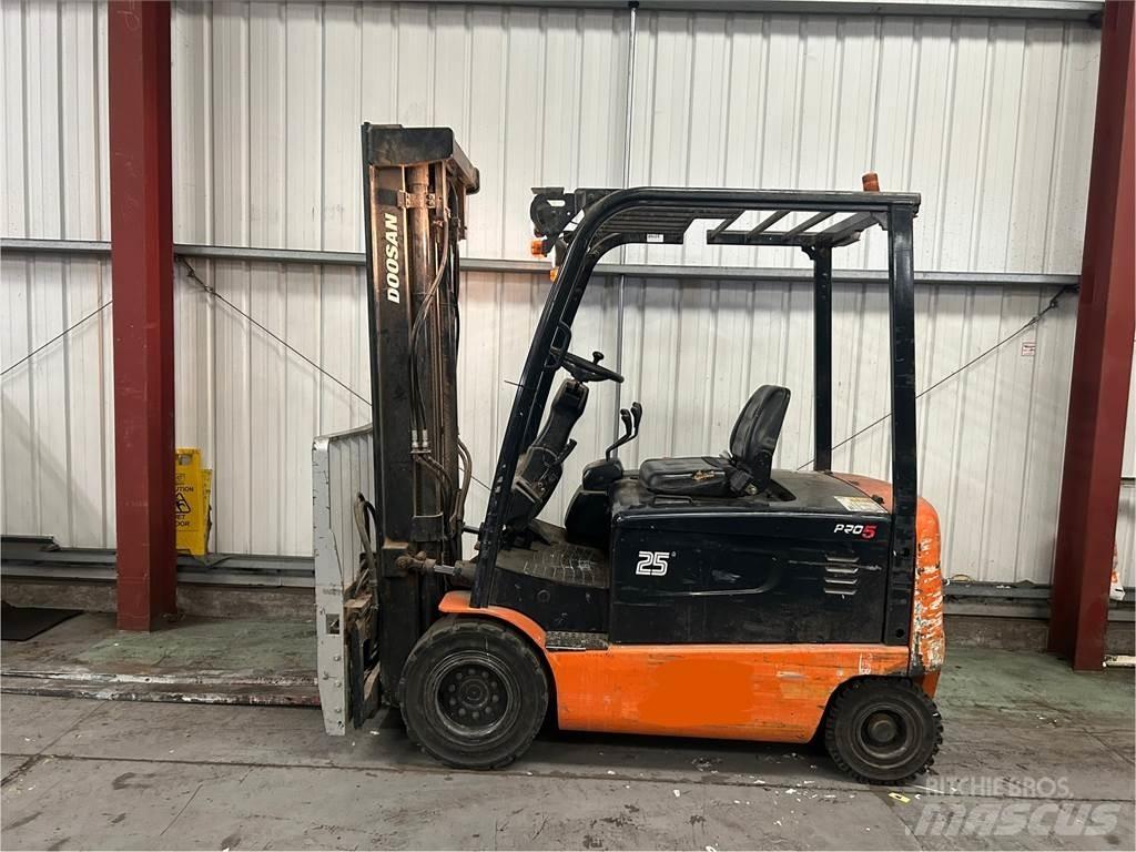 Doosan B25X-5 Električni viličari