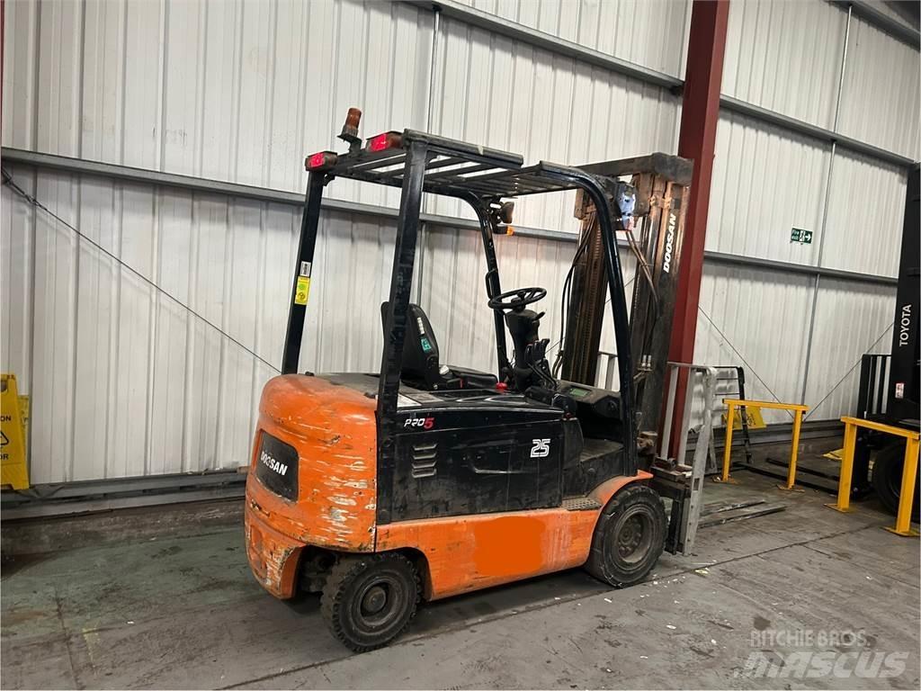 Doosan B25X-5 Električni viličari