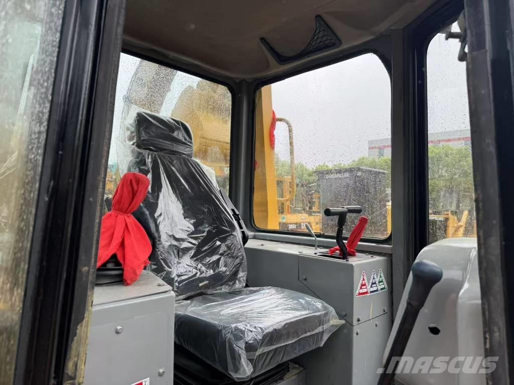 CAT D 7 G Buldožeri gusjeničari