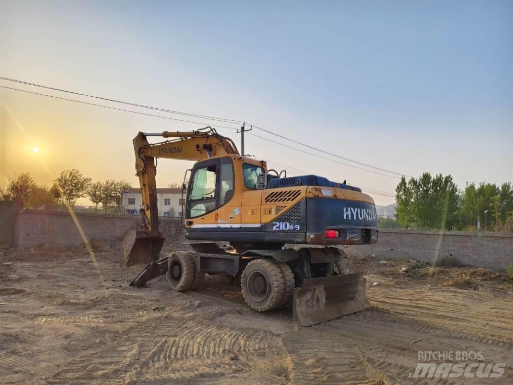 Hyundai R210W-9 Bageri na kotačima