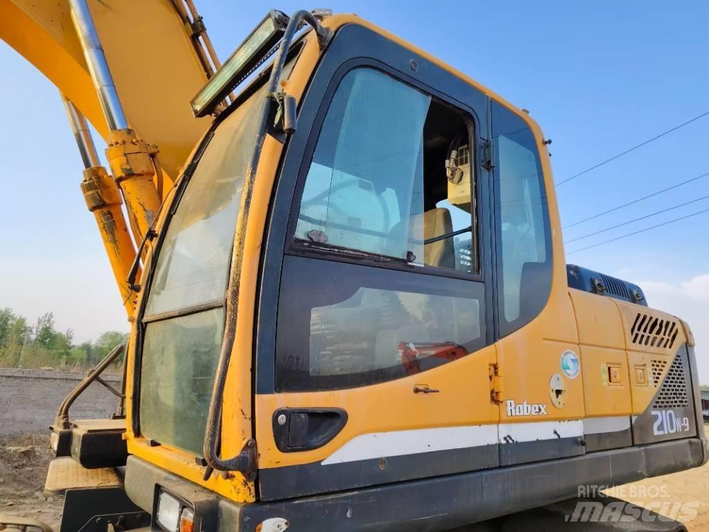 Hyundai R210W-9 Bageri na kotačima