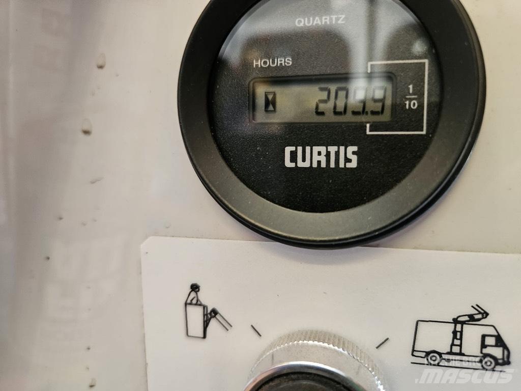 VERSALIFT VT 145 F Auto košare