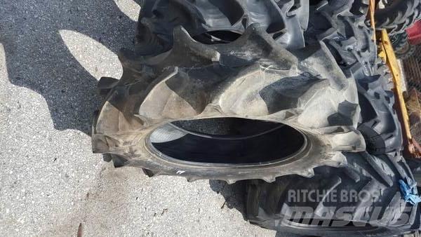  Pneus 9.5-24 Gume, kotači i naplatci