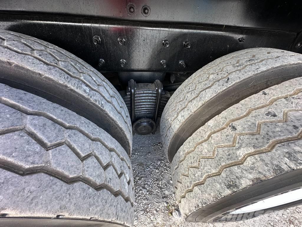 Mack GU713 Kombiji / vakuumski kamioni