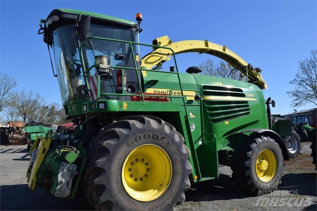 John Deere 7250 i Strojevi za krmu na vlastiti pogon