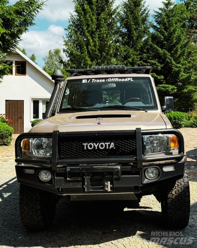 Toyota Landcruiser Terenska vozila
