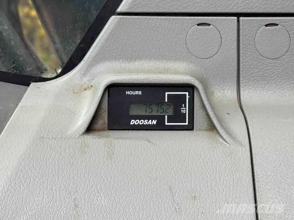 Doosan DX 300 LC Bageri gusjeničari