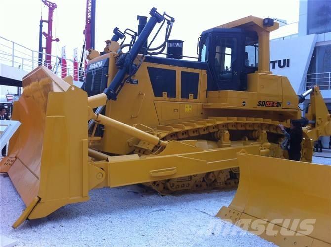Komatsu d65ex-16 Buldožeri gusjeničari
