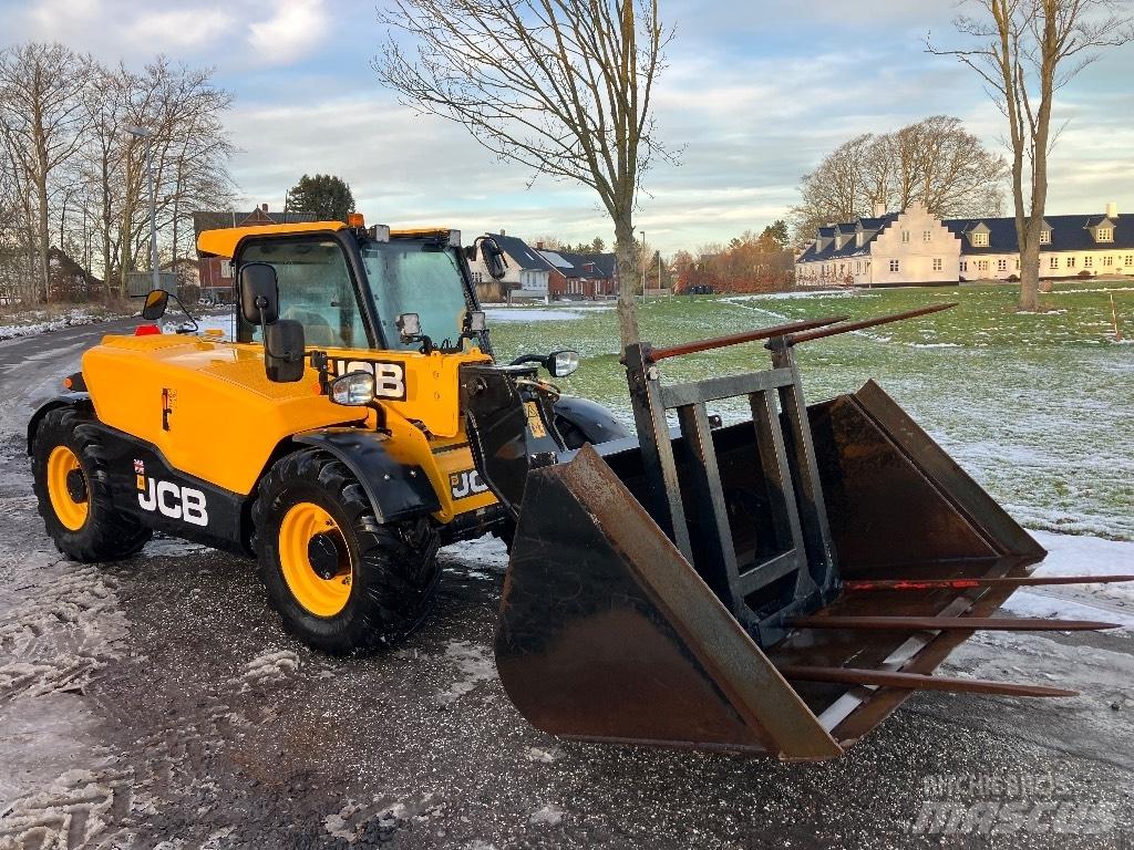 JCB 525-60 Poljoprivredni teleskopski utovarivači