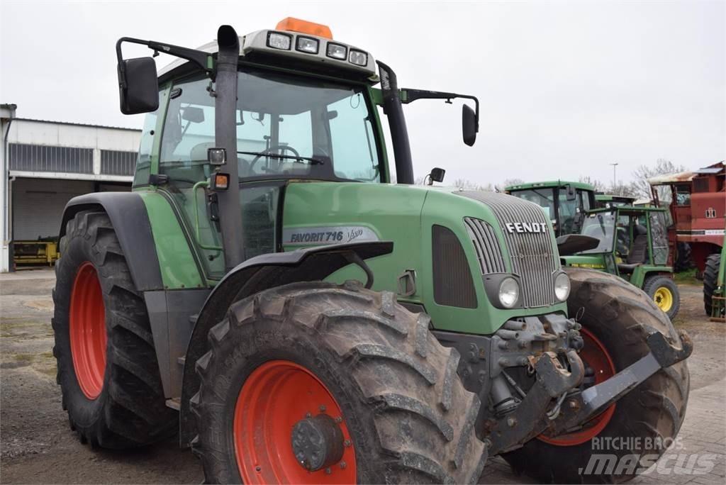 Fendt 716 Vario Traktori