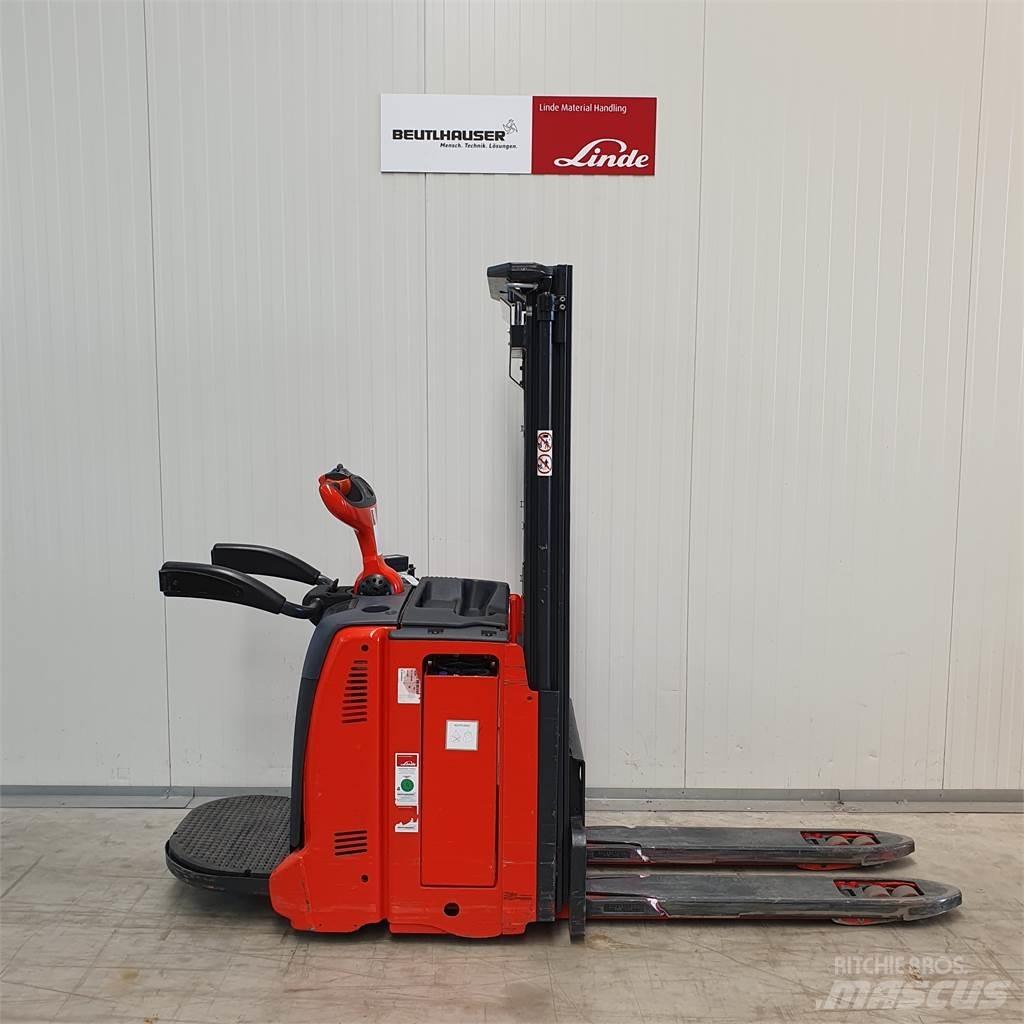 Linde D12AP Ručni električni viličar