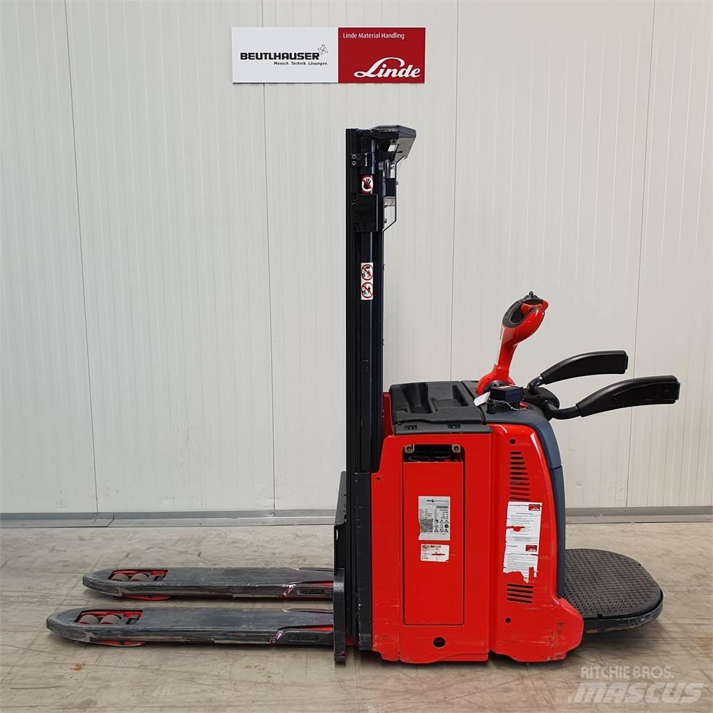 Linde D12AP Ručni električni viličar