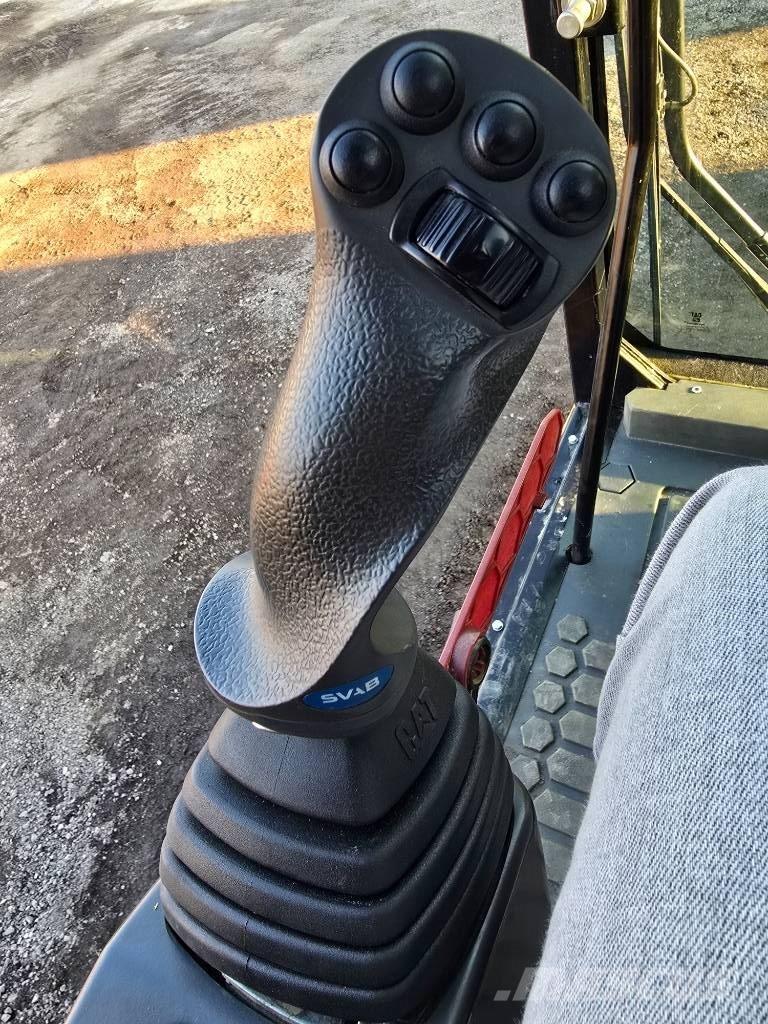 CAT 318 F Bageri na kotačima