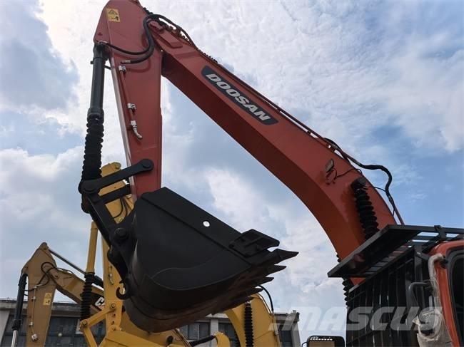 Doosan DX 225 LC Bageri gusjeničari