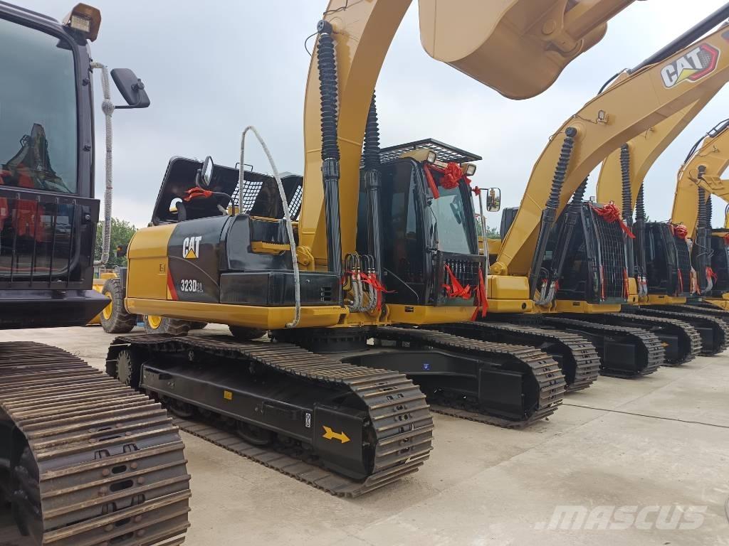 CAT 323 D2L Bageri gusjeničari