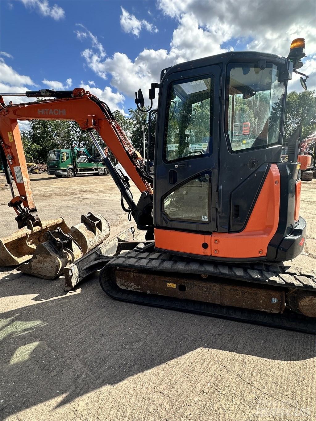 Hitachi 55U Mini bageri <7t