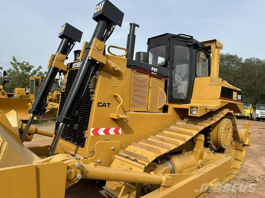 CAT D 8 R Buldožeri gusjeničari