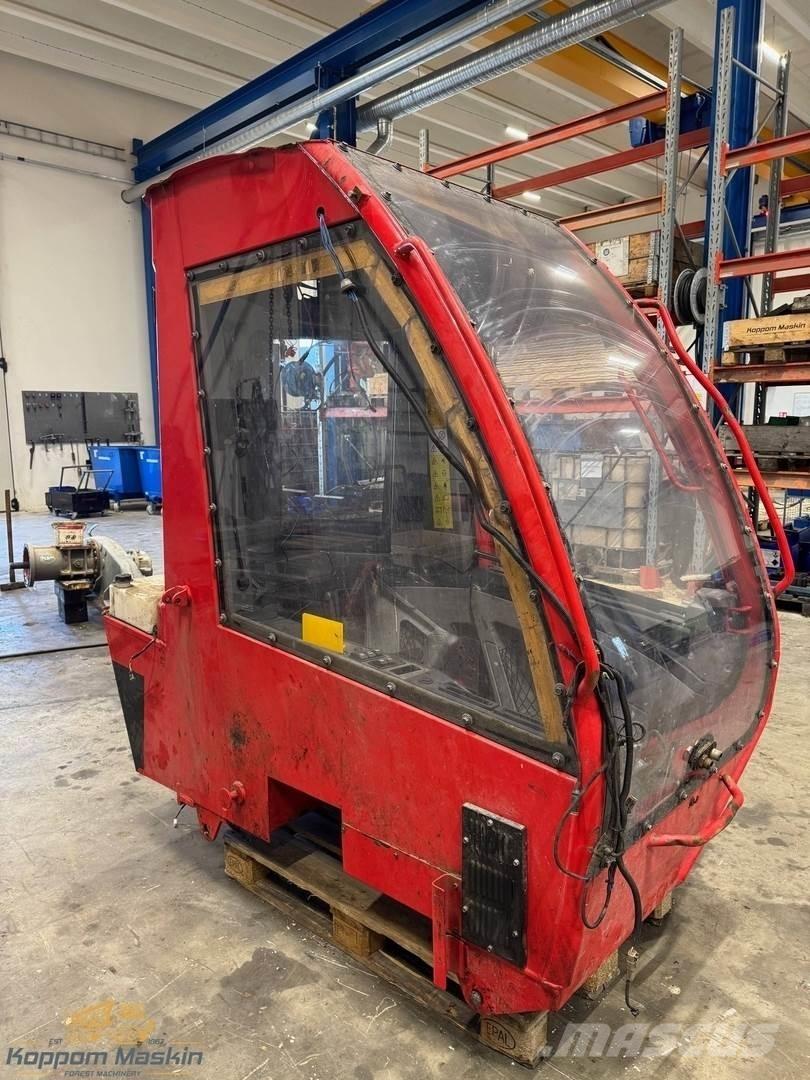 Komatsu 951 Kabine i unutrašnjost
