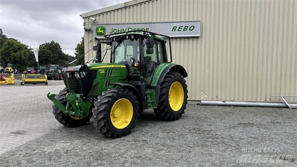 John Deere 6120M Kompaktni (mali) traktori