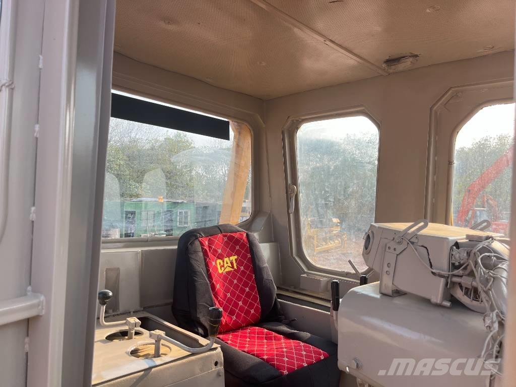 CAT D7G Buldožeri gusjeničari