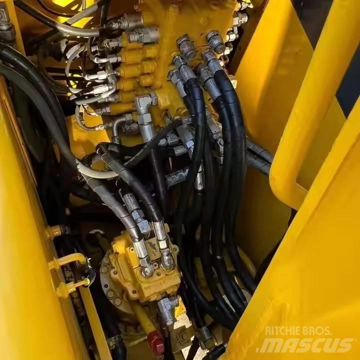 Komatsu PC130 Bageri gusjeničari
